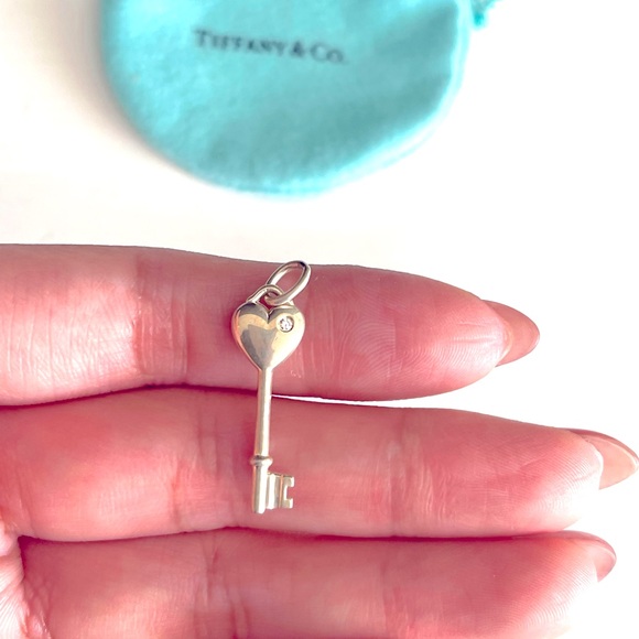 Authentic 💎Tiffany & Co. Mini Diamond Heart Key Pendant with chain necklace - Picture 4 of 7